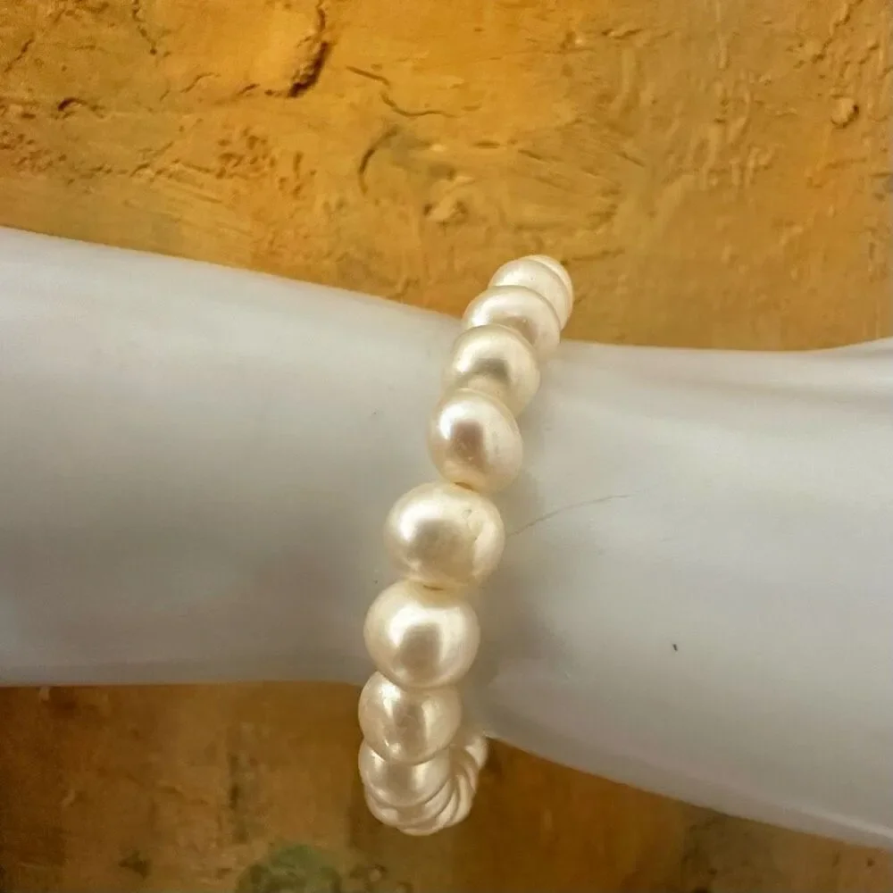 Authentic pearl stretchy bracelet